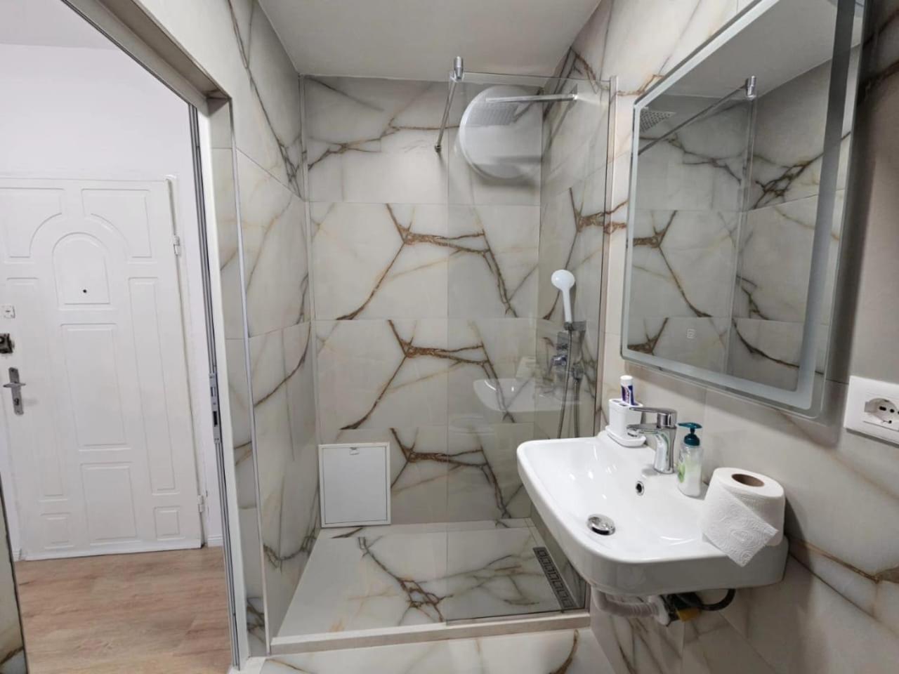 Alan Apartments 4 Myslym Shyri تيرانا المظهر الخارجي الصورة